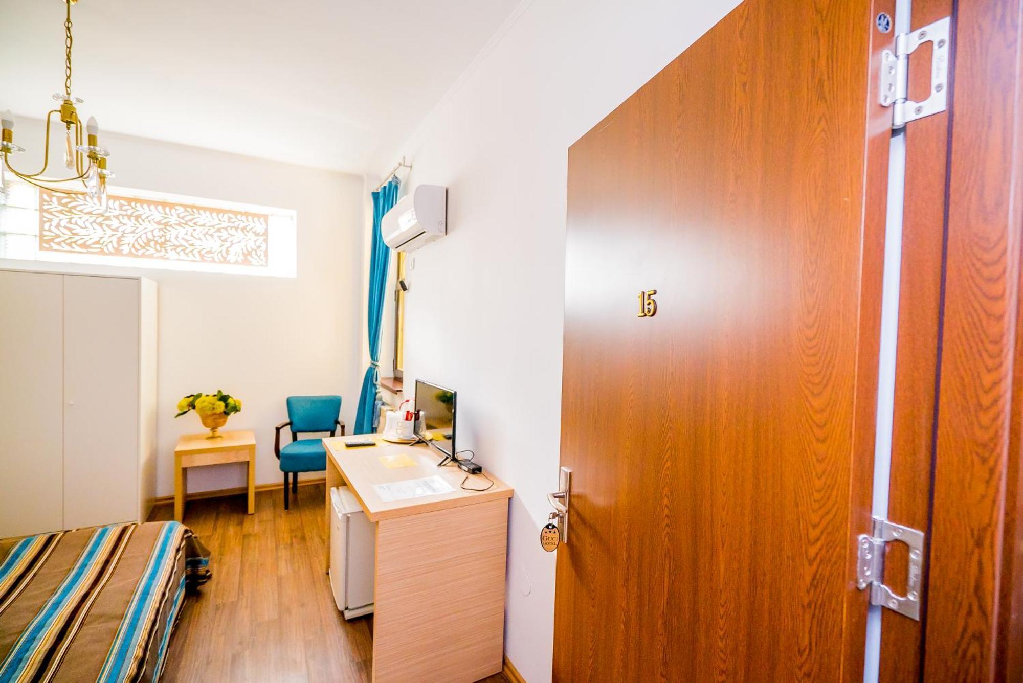 Guci Hotel คอนสตันซา ภายนอก รูปภาพ