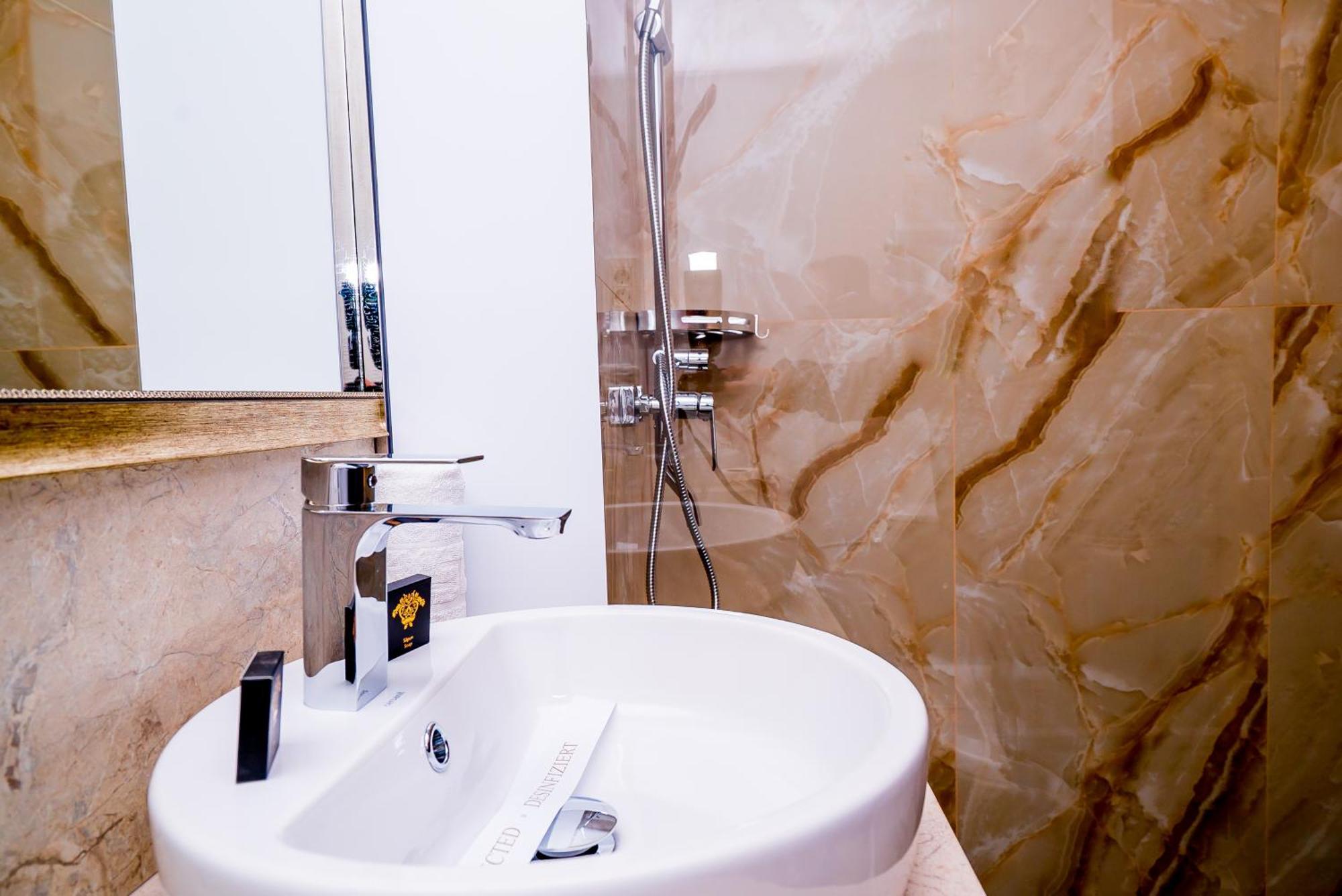 Guci Hotel คอนสตันซา ภายนอก รูปภาพ