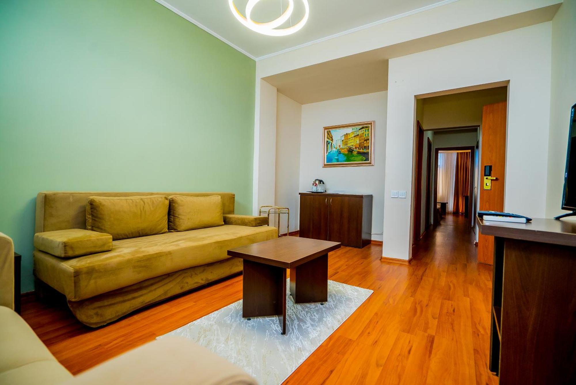 Guci Hotel คอนสตันซา ภายนอก รูปภาพ