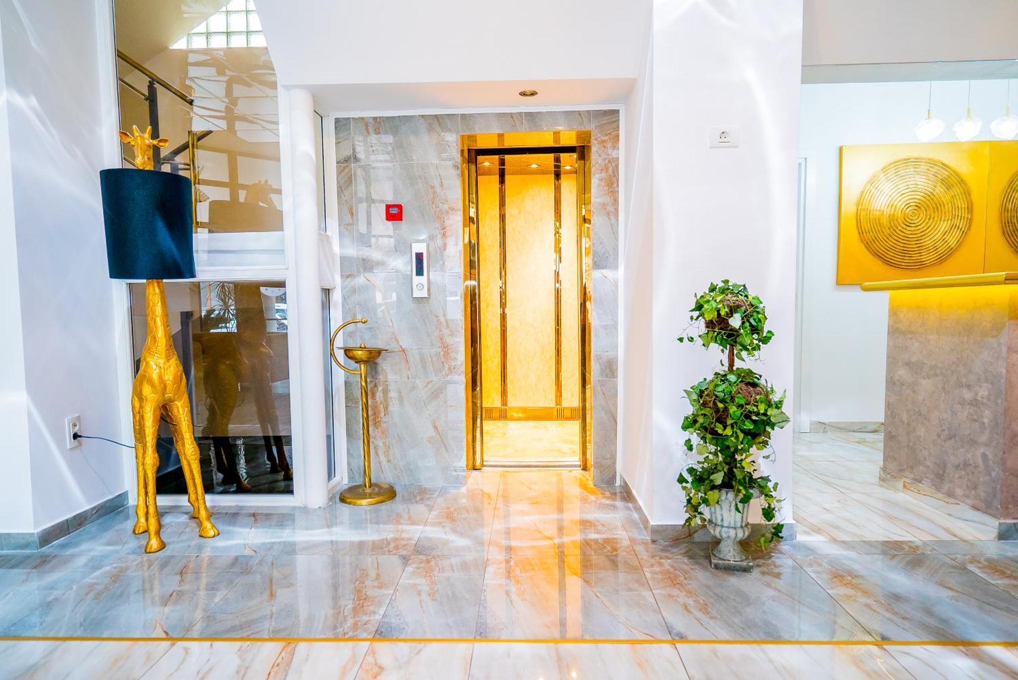 Guci Hotel คอนสตันซา ภายนอก รูปภาพ